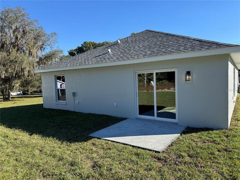 Exterior details and patio area of a home in , Dunnellon (Image 2).