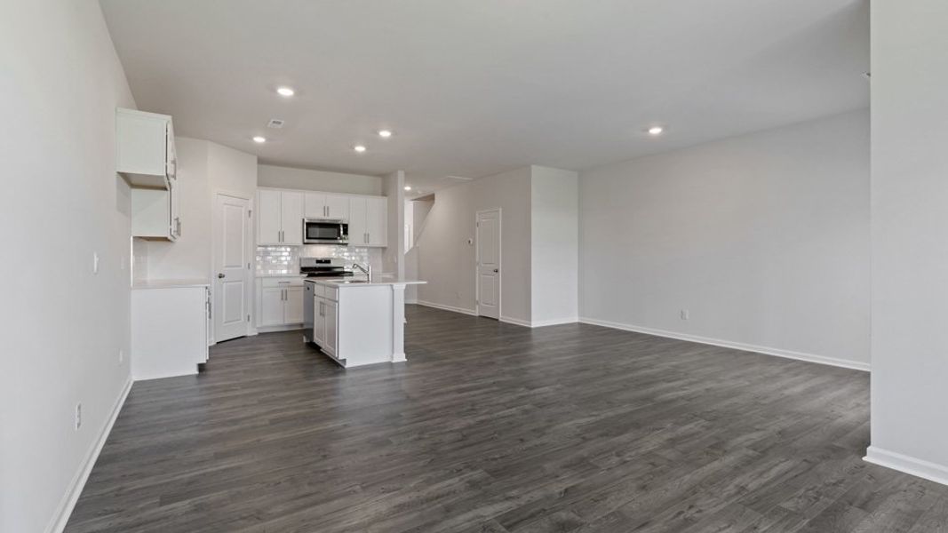 Spacious, unfurnished interior of a new home in Copper Run South, Durham (Image 10).