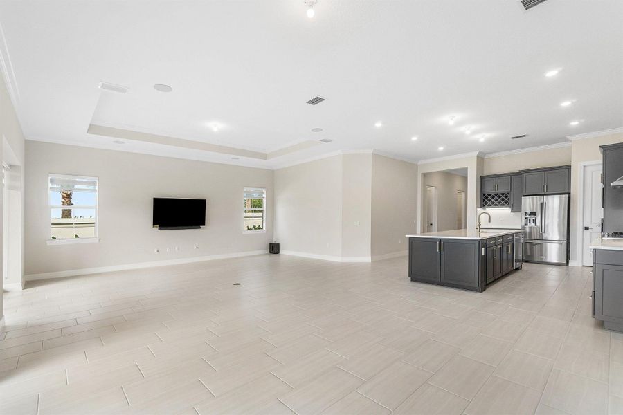 Spacious, unfurnished interior of a new home in , Palm Beach Gardens (Image 21).