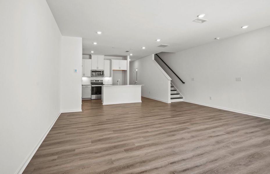 Spacious, unfurnished interior of a new home in Mallard Park, Charlotte (Image 31).