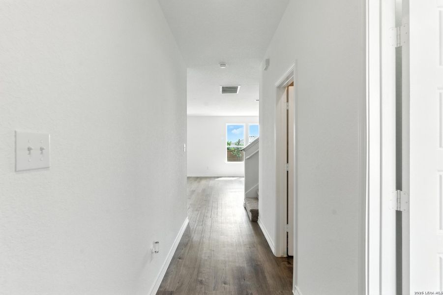 Spacious, unfurnished interior of a new home in Horizon Ridge, San Antonio (Image 24).