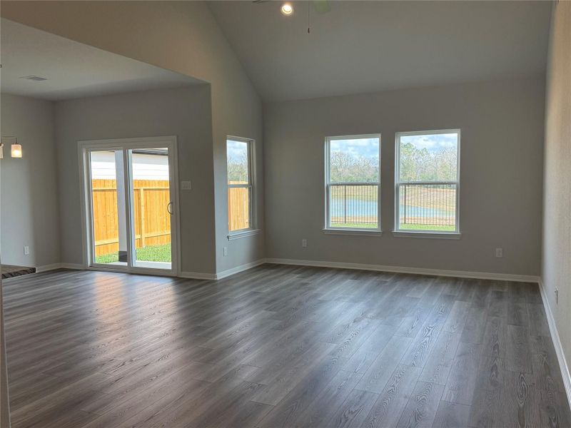 Spacious, unfurnished interior of a new home in Lexington Heights 50', Willis (Image 4).