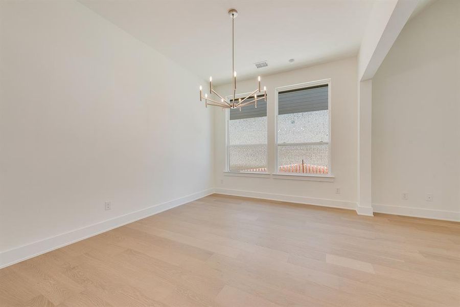 Spacious, unfurnished interior of a new home in Quail Hollow, Rockwall (Image 35).