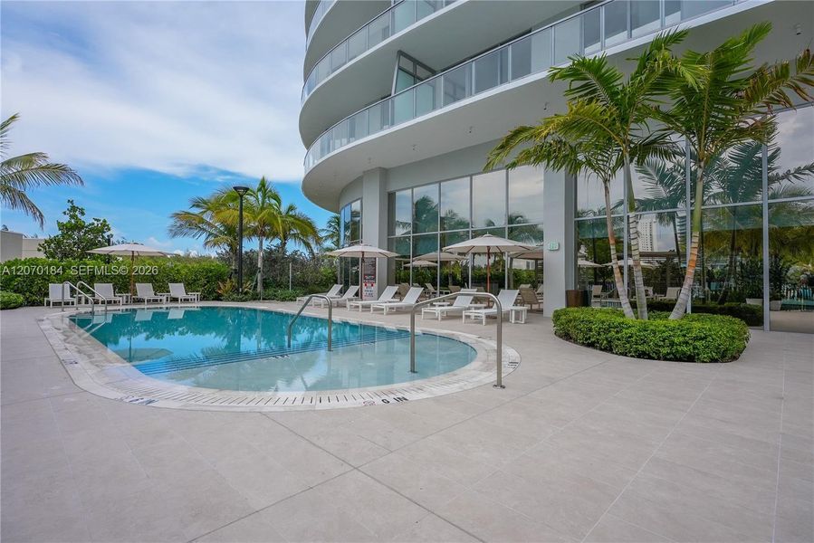 Condo located in Miami, FL showcasing its design and architecture (Image 29).