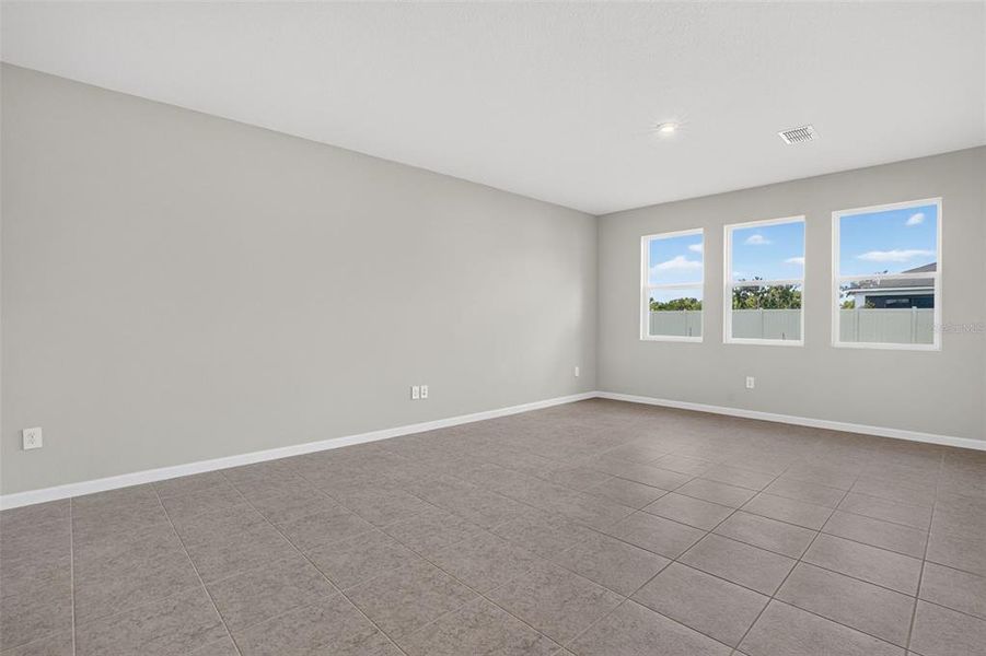 Spacious, unfurnished interior of a new home in Sanderling, Palmetto (Image 29).