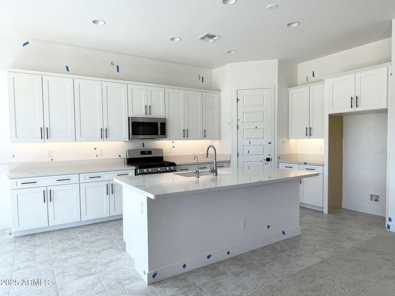 KITCHEN - under cabinet lights