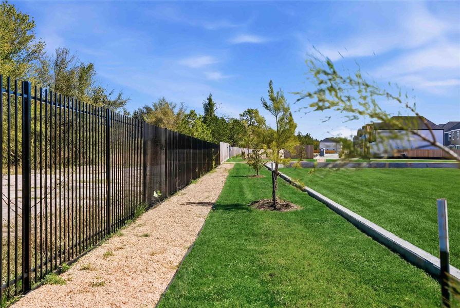 Community amenities in Alaia Crossing, Houston (Image 39).
