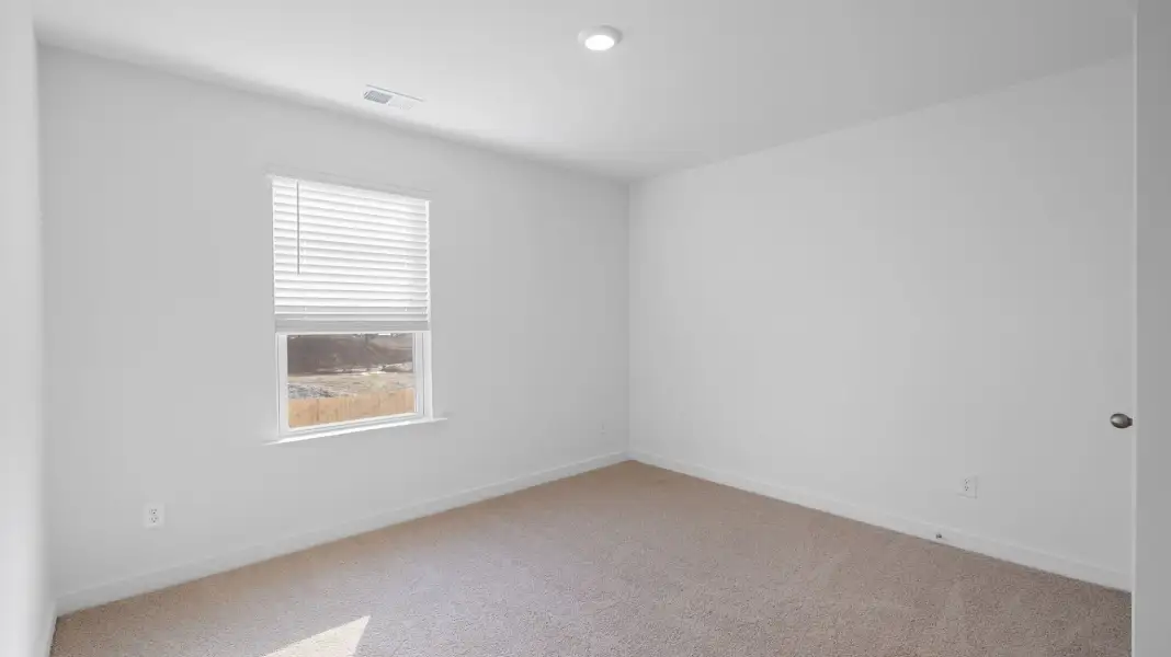 Spacious, unfurnished interior of a new home in Lone Oaks Farm, Cleveland (Image 16).