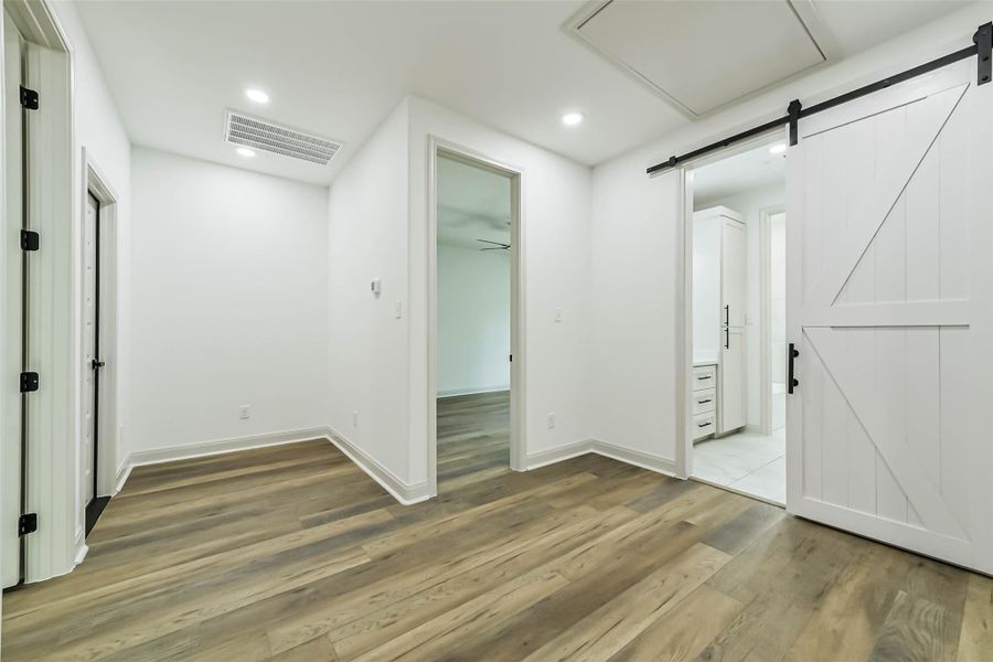 Spacious, unfurnished interior of a new home in , Tomball (Image 43). Spacious, unfurnished interior of a new home in , Tomball (Image 43).