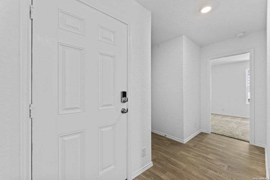 Spacious, unfurnished interior of a new home in Blue Ridge Ranch, San Antonio (Image 13).