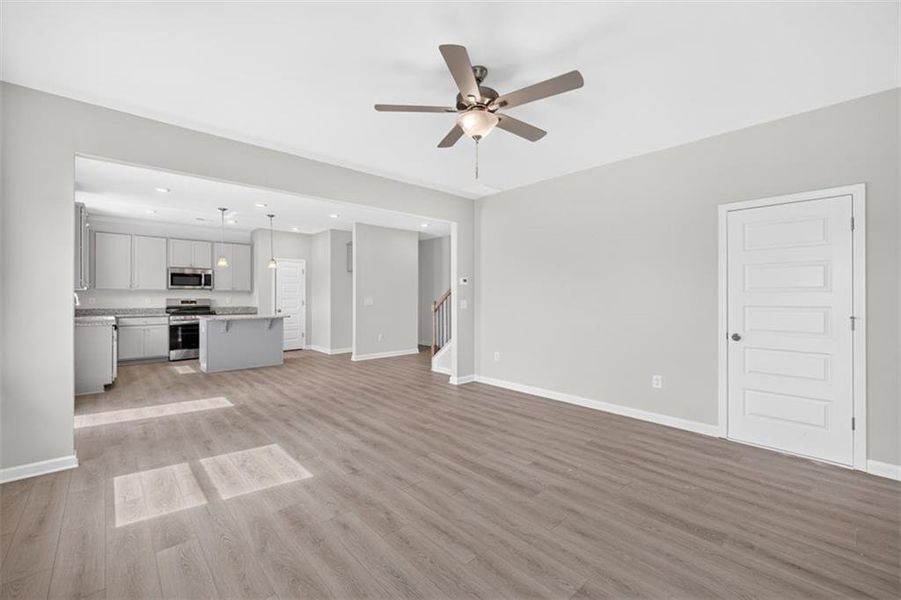 Spacious, unfurnished interior of a new home in Oakmont, Dallas (Image 43).