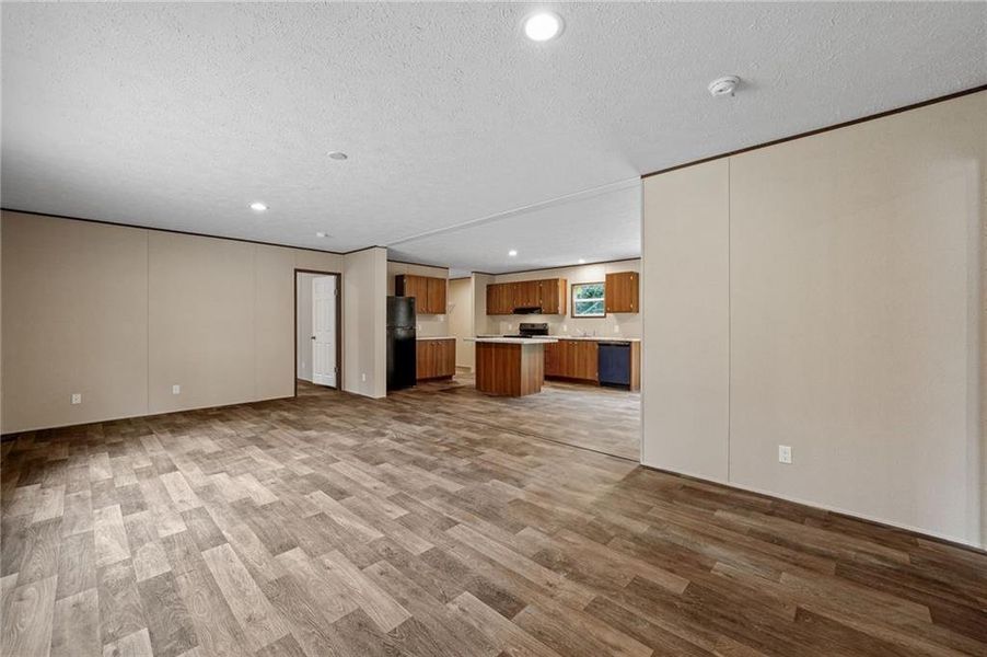 Spacious, unfurnished interior of a new home in , Alto (Image 17).