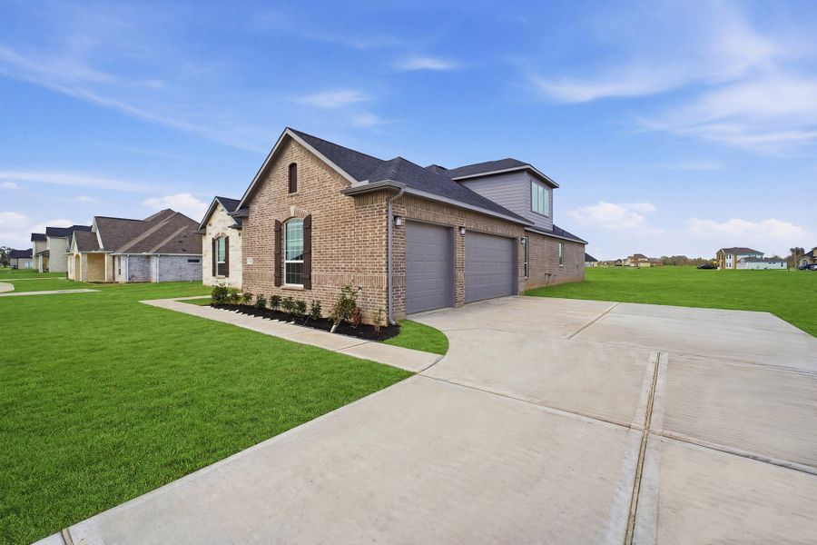 Front exterior of a new home in Suncreek Estates, Rosharon, TX, highlighting curb appeal (Image 2). Front exterior of a new home in Suncreek Estates, Rosharon, TX, highlighting curb appeal (Image 2).