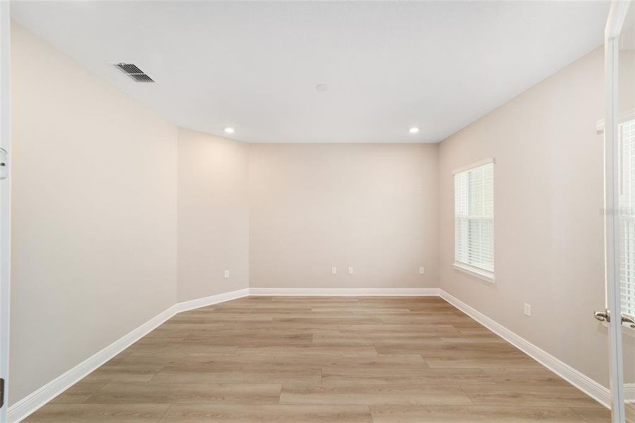 Spacious, unfurnished interior of a new home in , Ocala (Image 39).