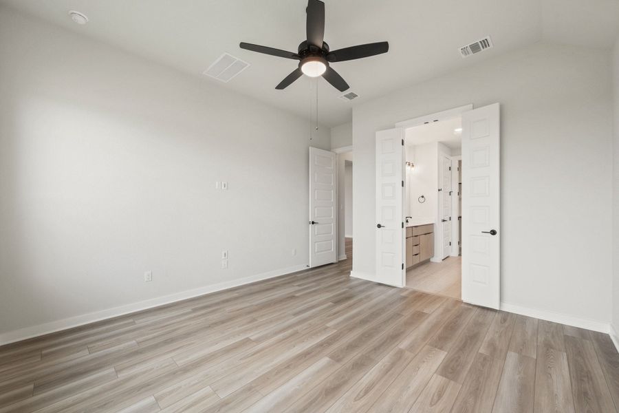 Spacious, unfurnished interior of a new home in Lagos Reserve, Manor (Image 36).