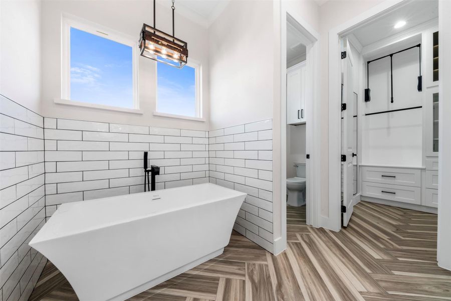 Furnished interior view inside a new home in , Baytown (Image 33).