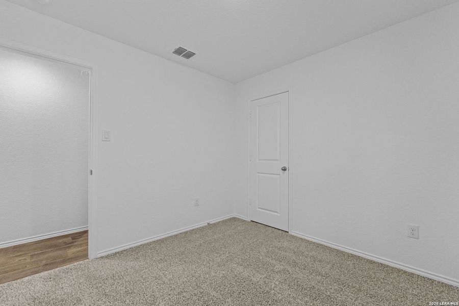 Spacious, unfurnished interior of a new home in Stonehill, San Antonio (Image 15).