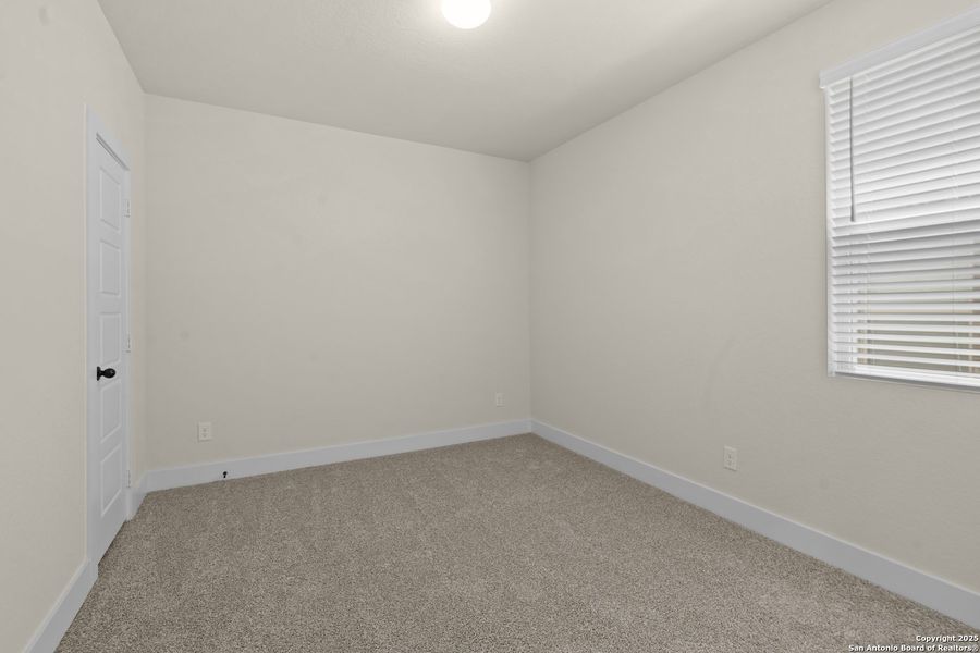 Spacious, unfurnished interior of a new home in Hunters Ranch, San Antonio (Image 23).