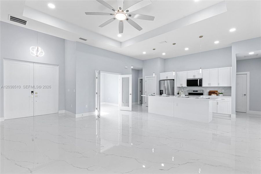 Spacious, unfurnished interior of a new home in , Lehigh Acres (Image 23).