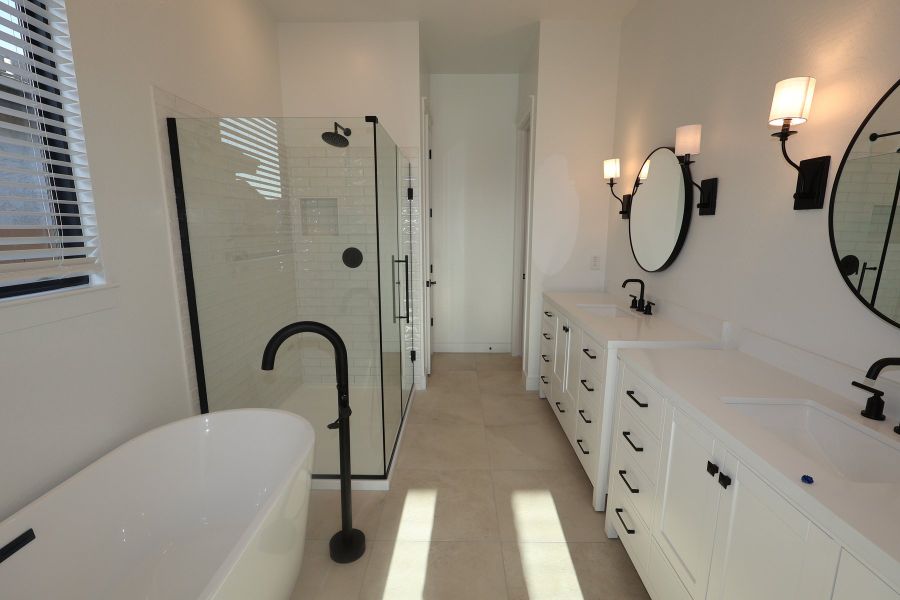 Furnished interior view inside a new home in Edgewood, San Tan Valley (Image 10).