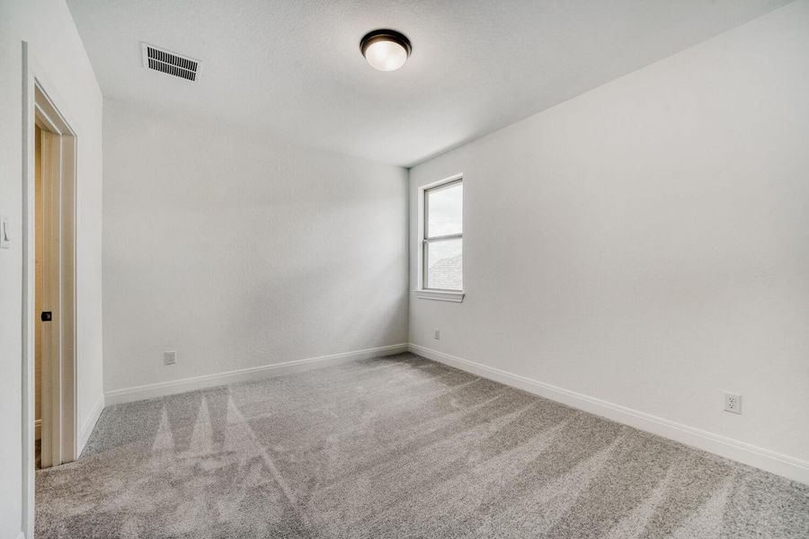 Spacious, unfurnished interior of a new home in , Buda (Image 21).