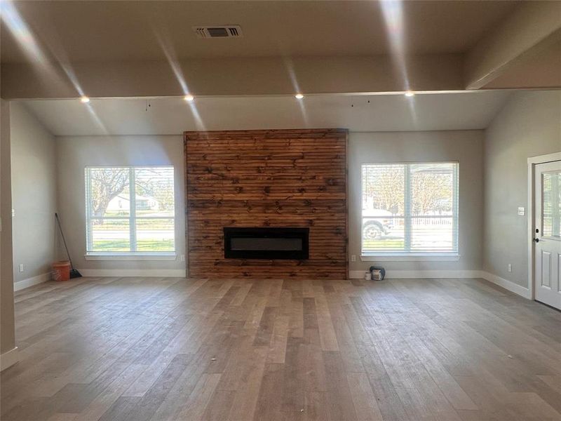 Spacious, unfurnished interior of a new home in , Merkel (Image 10).