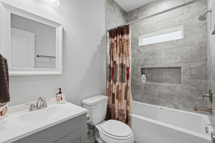 Furnished interior view inside a new home in Arrowhead Lakes, Willis (Image 14).