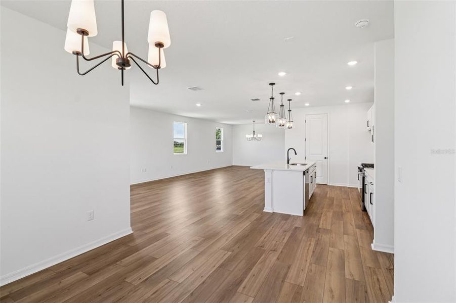 Spacious, unfurnished interior of a new home in Ardisia Park, New Smyrna Beach (Image 30).