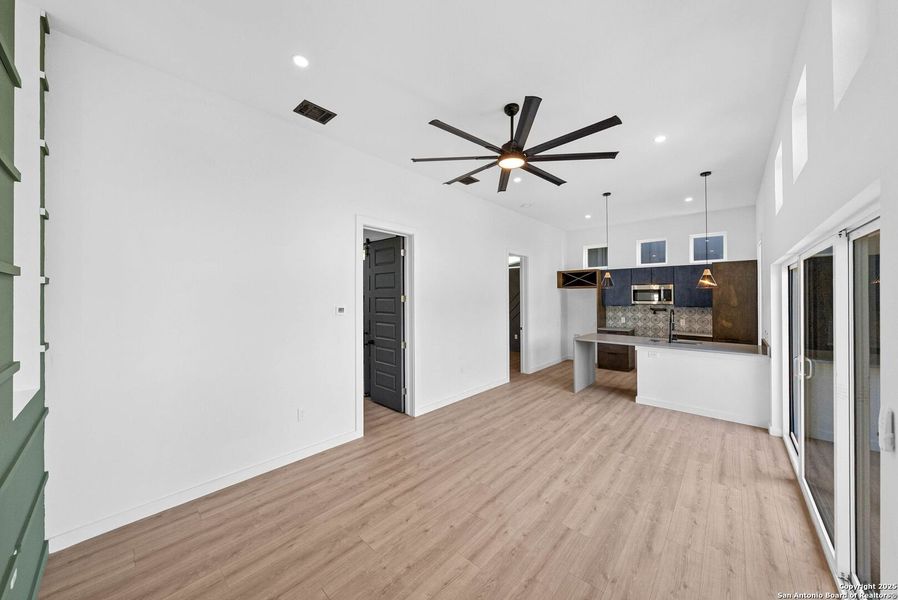 Spacious, unfurnished interior of a new home in , San Antonio (Image 19).