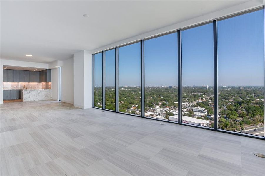 Spacious, unfurnished interior of a new home in The Ritz-Carlton Residences, Tampa (Image 26).