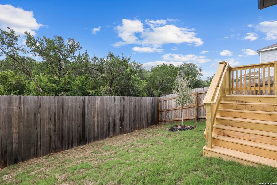 Exterior details and patio area of a home in Rosemont Hill, San Antonio (Image 3).