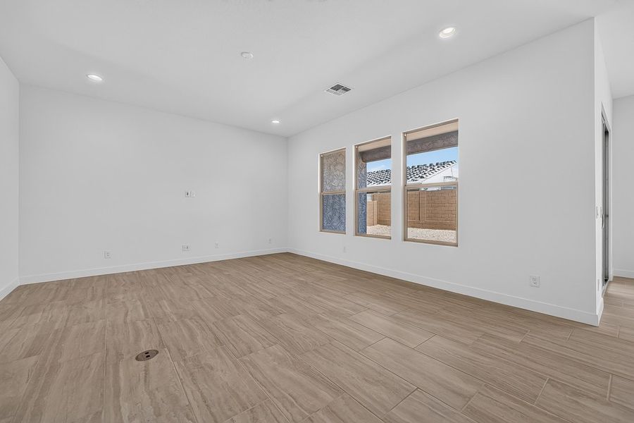 Spacious, unfurnished interior of a new home in Verdin, Phoenix (Image 15).