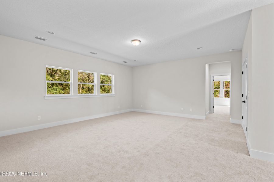 Spacious, unfurnished interior of a new home in SilverLeaf, St. Augustine (Image 36).