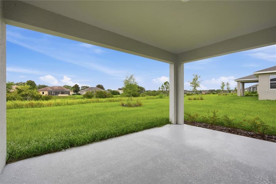 Exterior details and patio area of a home in Glen Lakes, Weeki Wachee (Image 4).