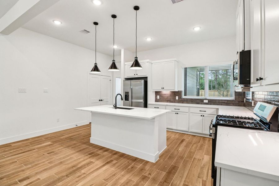 Furnished interior view inside a new home in Kresston 50's, Montgomery (Image 6).