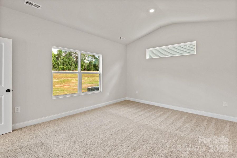 Spacious, unfurnished interior of a new home in Ascot Woods, Charlotte (Image 8).