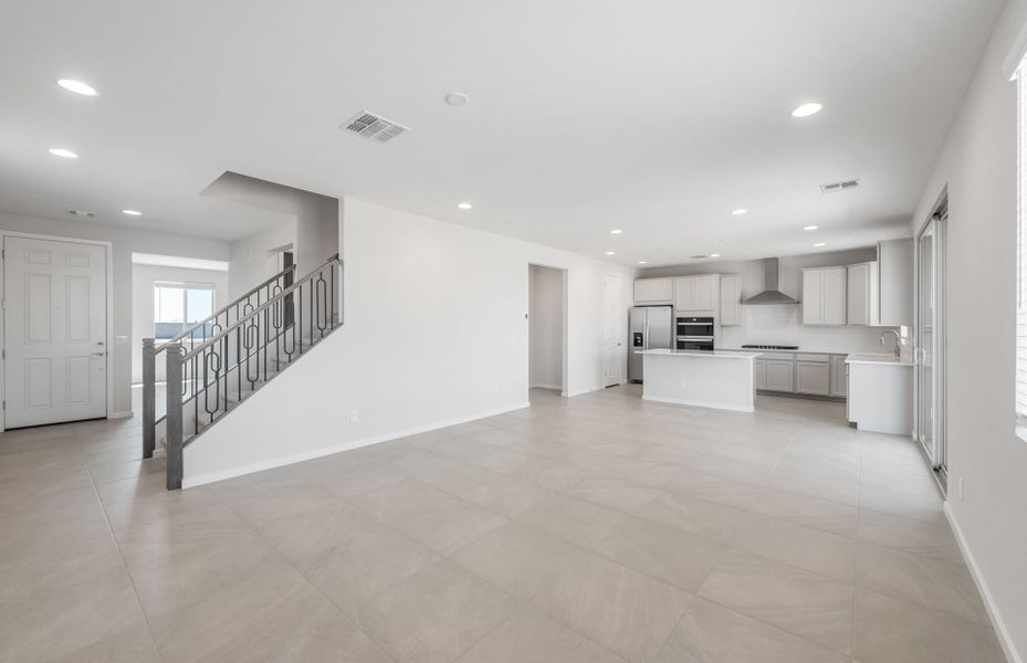 Spacious, unfurnished interior of a new home in Soleo, San Tan Valley (Image 20).