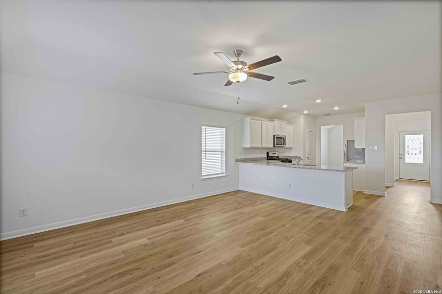 Spacious, unfurnished interior of a new home in , San Antonio (Image 20).
