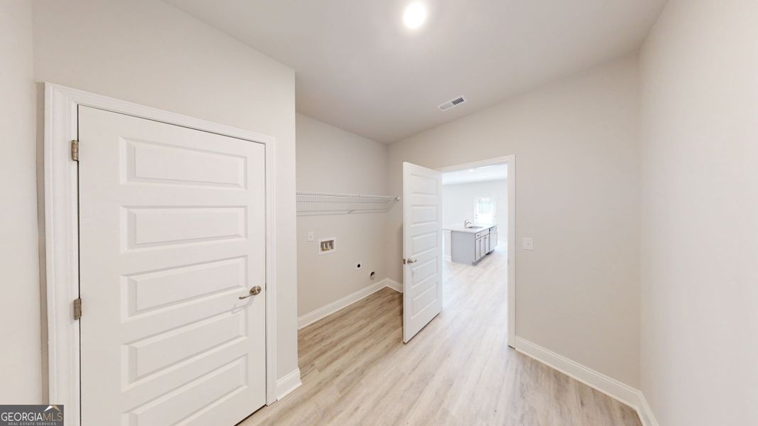 Spacious, unfurnished interior of a new home in Holliday Pass, Griffin (Image 15).