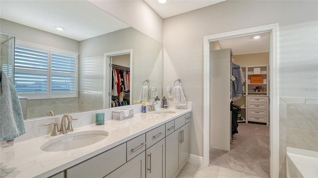 Furnished interior view inside a new home in Star Farms at Lakewood Ranch, Bradenton (Image 17).