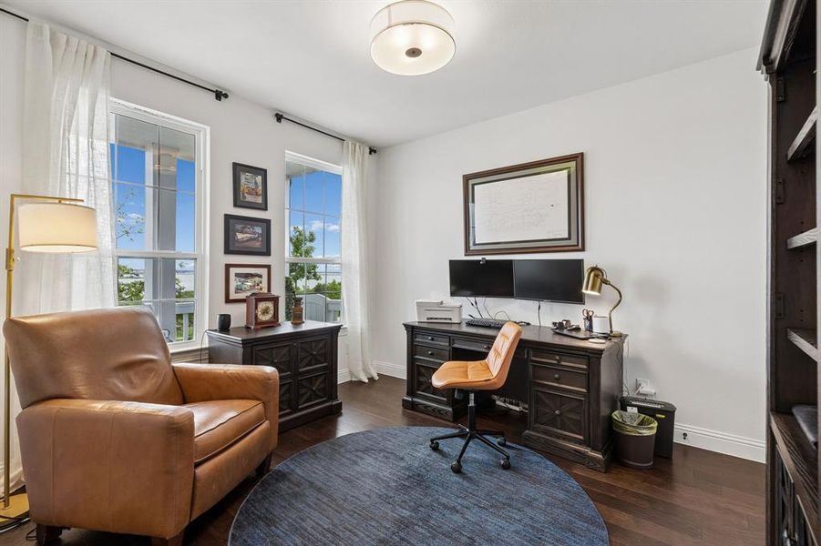 Home Office
Positioned to capture natural light and lake views, the dedicated home office offers an inspiring setting for work, study, or creative pursuits.