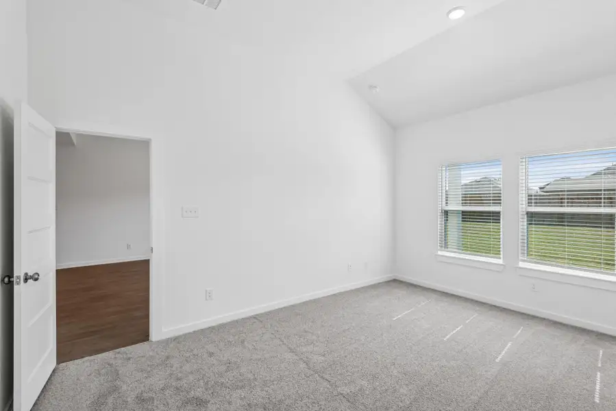Spacious, unfurnished interior of a new home in Indian Springs, Crosby (Image 14).