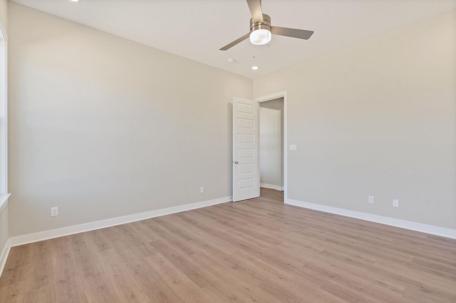Unfurnished room with light wood-type flooring and a ceiling fan