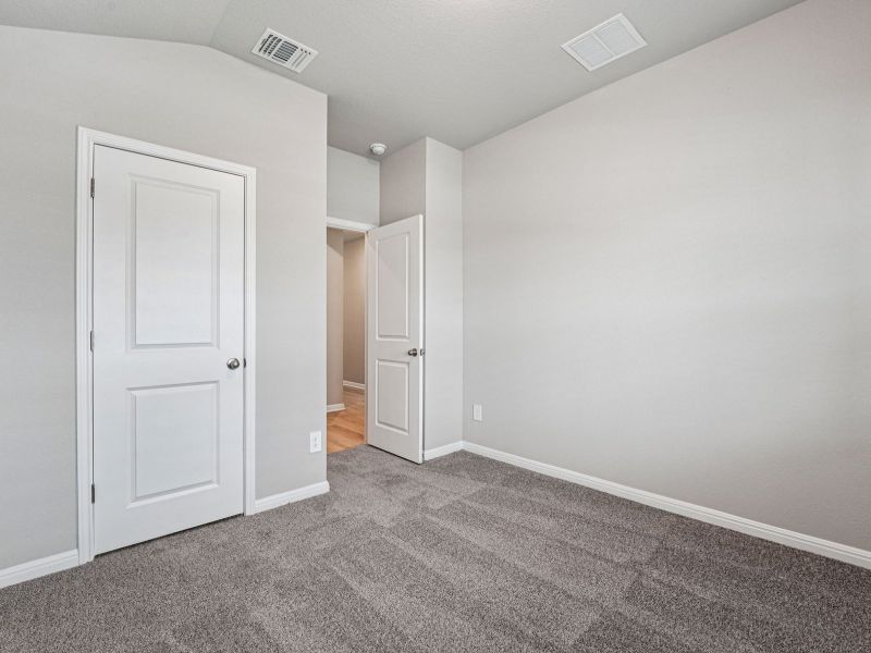 Spacious, unfurnished interior of a new home in Riverbend at Double Eagle - Reserve Collection, Cedar Creek (Image 12).
