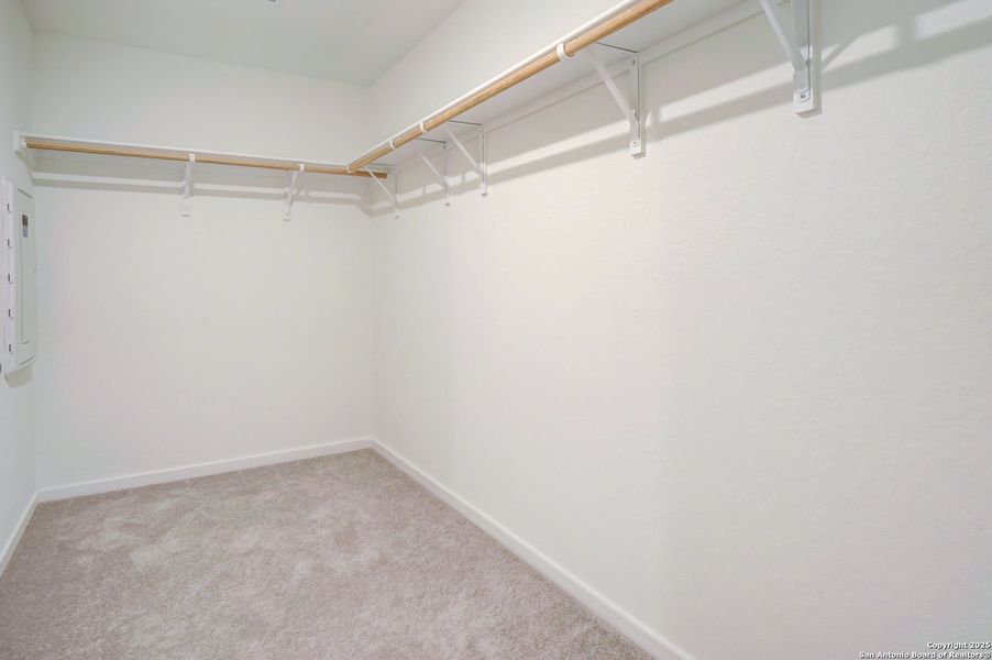 Spacious, unfurnished interior of a new home in , San Antonio (Image 20).