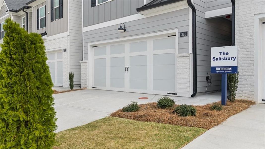 Exterior details and patio area of a home in Echo Glen, Stockbridge (Image 3).