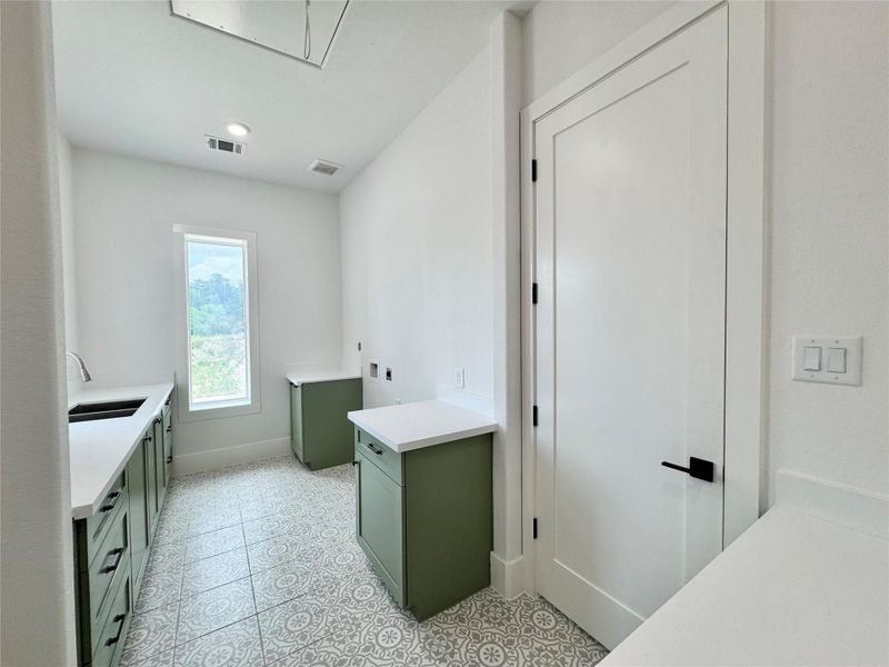 Furnished interior view inside a new home in , Washington (Image 15).