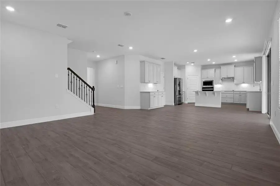 Spacious, unfurnished interior of a new home in Waterleigh, Winter Garden (Image 2). Spacious, unfurnished interior of a new home in Waterleigh, Winter Garden (Image 2).