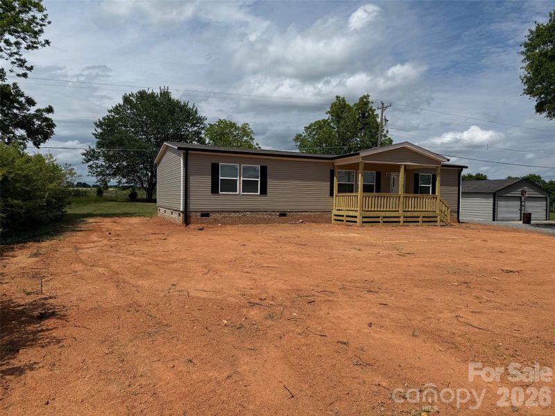 Exterior details and patio area of a home in , Shelby (Image 10).
