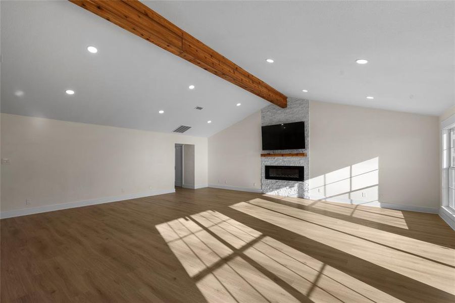 Spacious, unfurnished interior of a new home in , Gun Barrel City (Image 14).